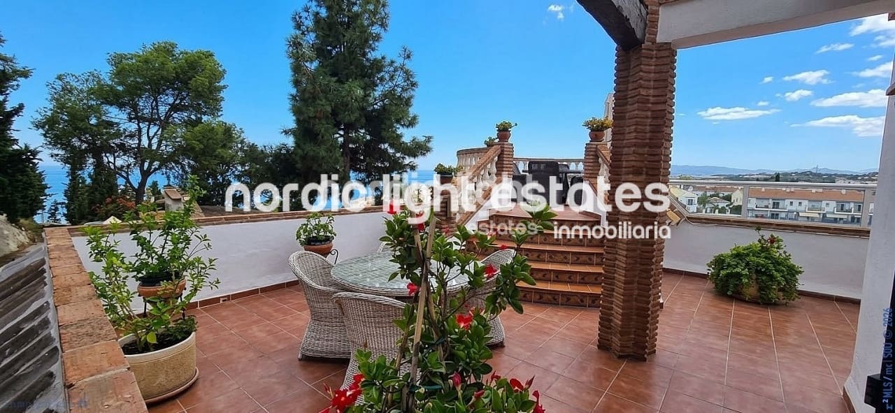 3 bedroom Villa for sale in Mezquitilla with pool garage - € 820,000 (Ref: 10163458)