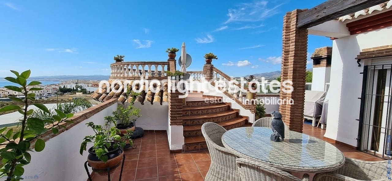 3 bedroom Villa for sale in Mezquitilla with pool garage - € 820,000 (Ref: 10163458)
