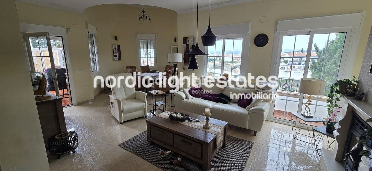 3 bedroom Villa for sale in Mezquitilla with pool garage - € 820,000 (Ref: 10163458)