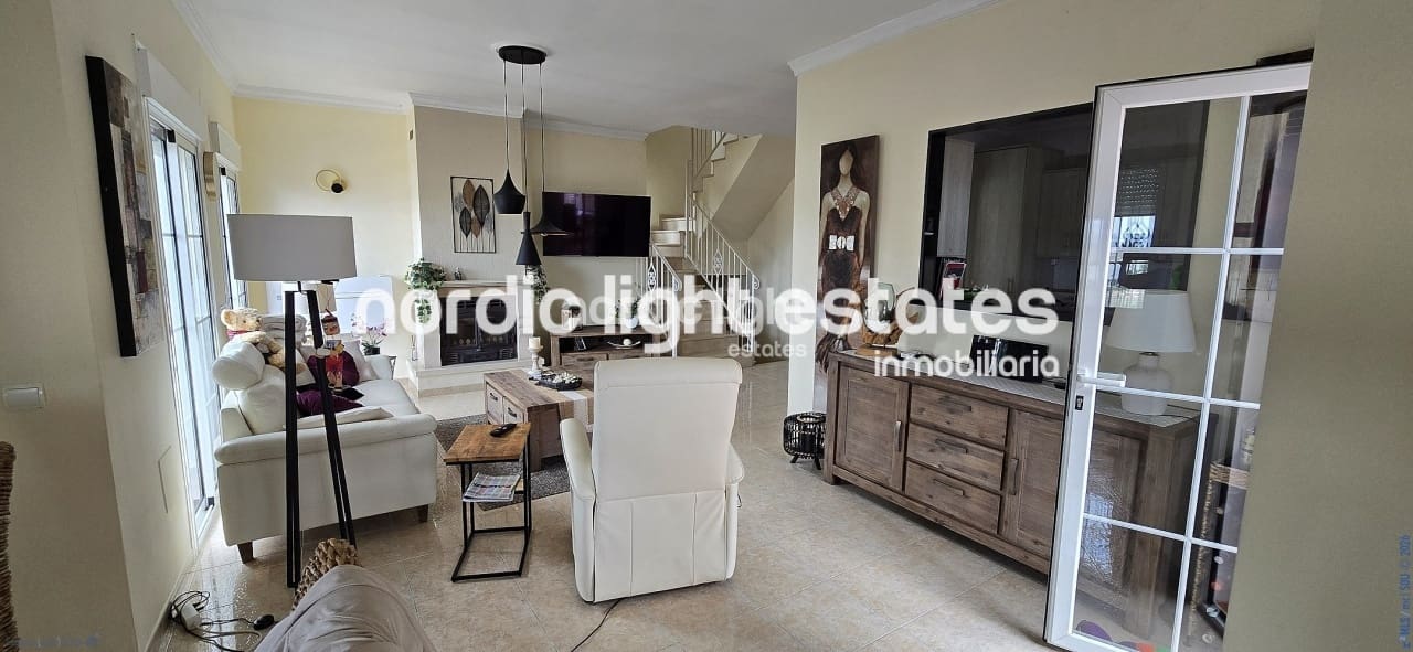 3 bedroom Villa for sale in Mezquitilla with pool garage - € 820,000 (Ref: 10163458)