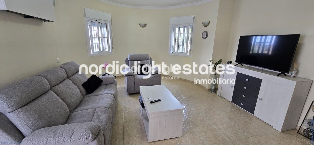 3 bedroom Villa for sale in Mezquitilla with pool garage - € 820,000 (Ref: 10163458)