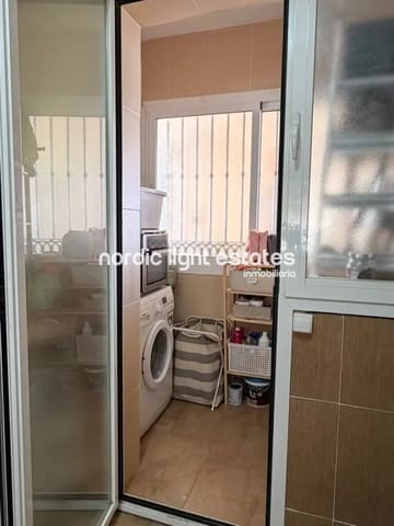 2 soverom Leilighet til salgs i Benalmadena Costa, Benalmádena med svømmebasseng garasje - € 390 000 (Ref: 10165507)