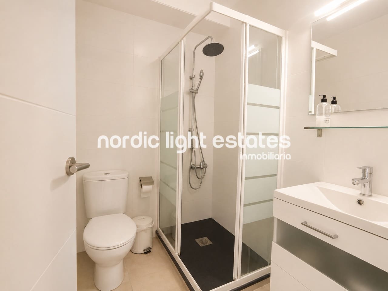 2 slaapkamer Appartement te huur in Nerja - € 900 (Ref: 10165619)