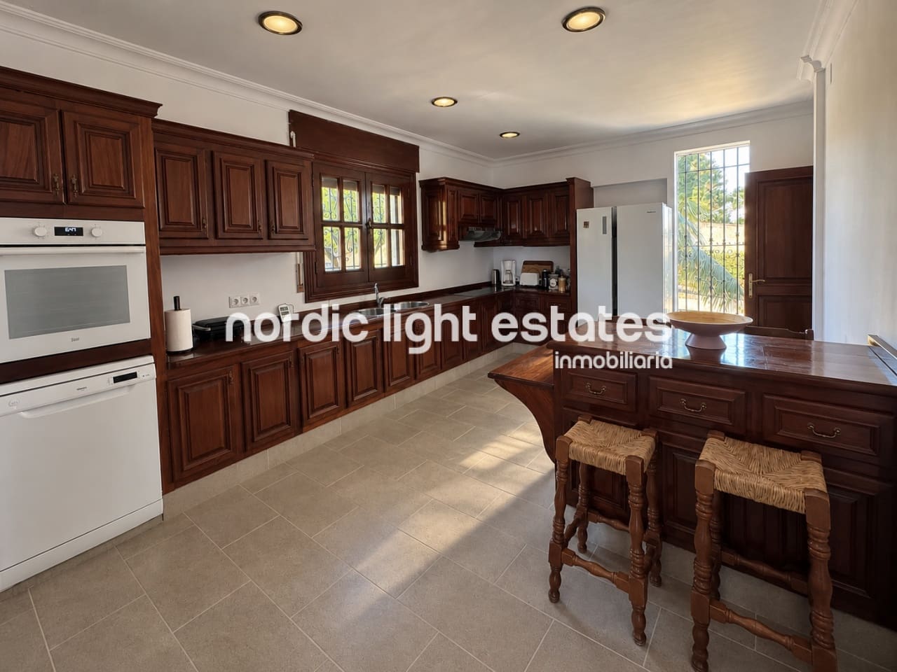 4 soveværelse Villa til salg i Nerja med swimmingpool garage - € 1.325.000 (Ref: 10172465)