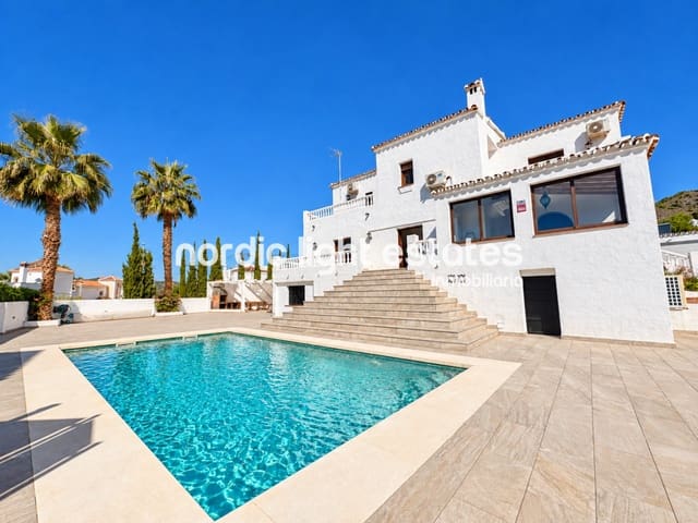 4 soverom Villa til salgs i Nerja med svømmebasseng garasje - € 1 325 000 (Ref: 10172465)