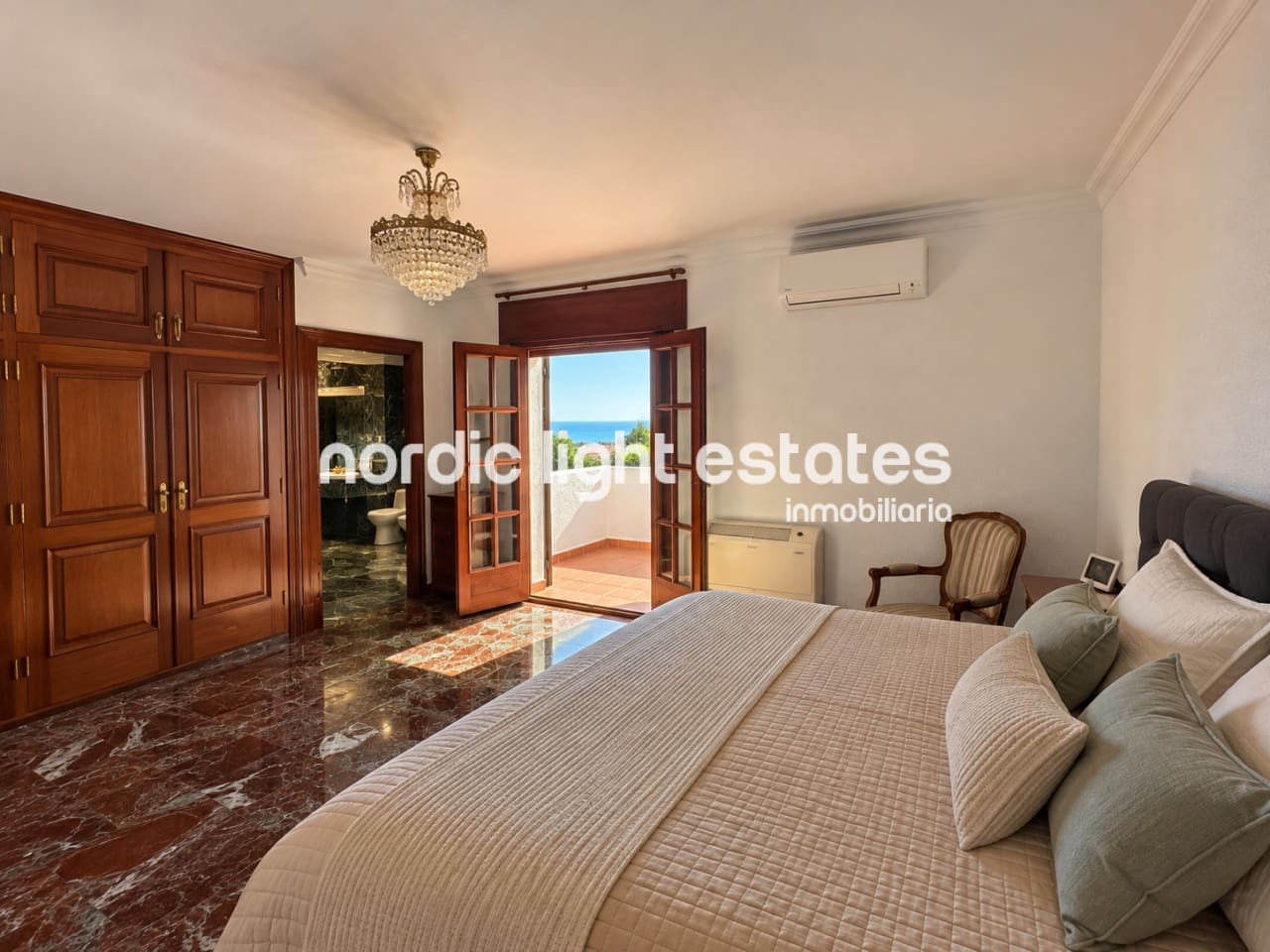 4 soveværelse Villa til salg i Nerja med swimmingpool garage - € 1.325.000 (Ref: 10172465)