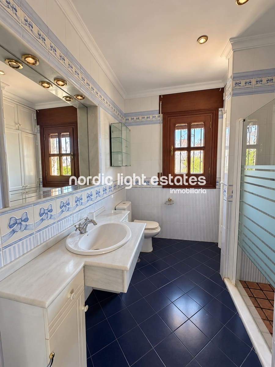 4 soveværelse Villa til salg i Nerja med swimmingpool garage - € 1.325.000 (Ref: 10172465)