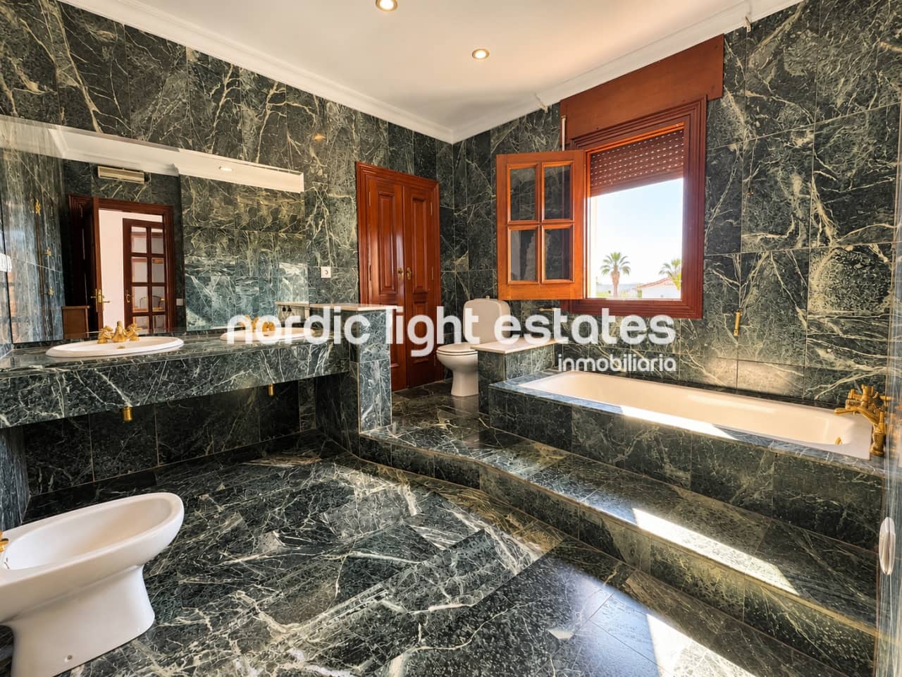 4 soveværelse Villa til salg i Nerja med swimmingpool garage - € 1.325.000 (Ref: 10172465)