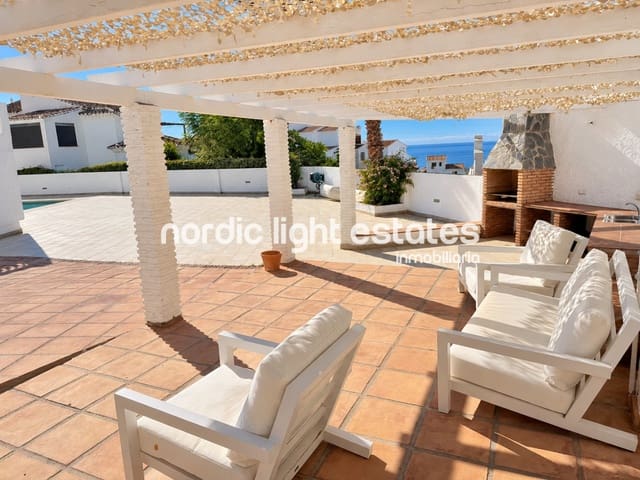 4 soverom Villa til salgs i Nerja med svømmebasseng garasje - € 1 325 000 (Ref: 10172465)