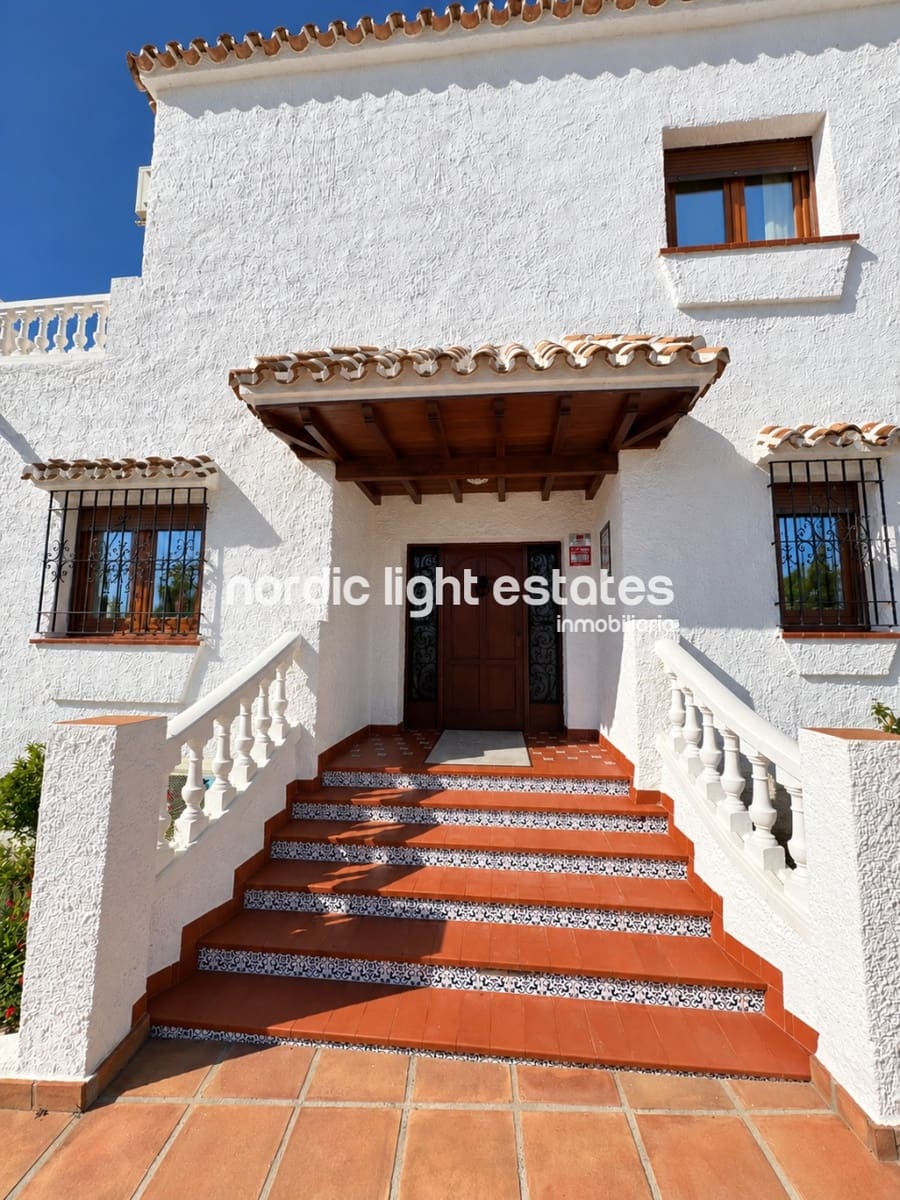 4 soveværelse Villa til salg i Nerja med swimmingpool garage - € 1.325.000 (Ref: 10172465)