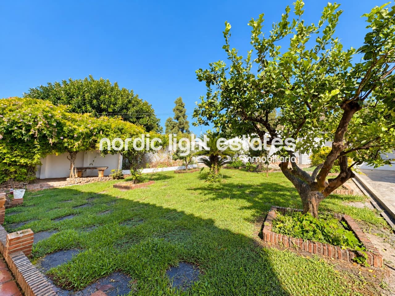 4 soveværelse Villa til salg i Nerja med swimmingpool garage - € 1.325.000 (Ref: 10172465)