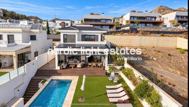 5 Zimmer Villa zu verkaufen in Málaga Stadt mit Pool Garage - 1.890.000 € (Ref: 10181862)