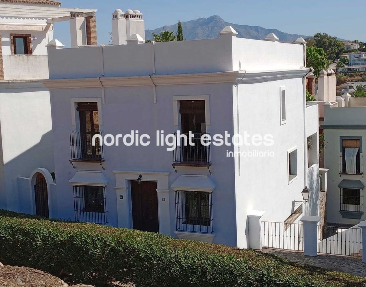 4 bedroom Semi-detached Villa for sale in Estepona with pool garage - € 749,000 (Ref: 10181863)