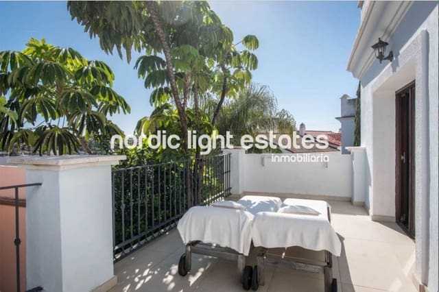 4 bedroom Semi-detached Villa for sale in Estepona with pool garage - € 749,000 (Ref: 10181863)