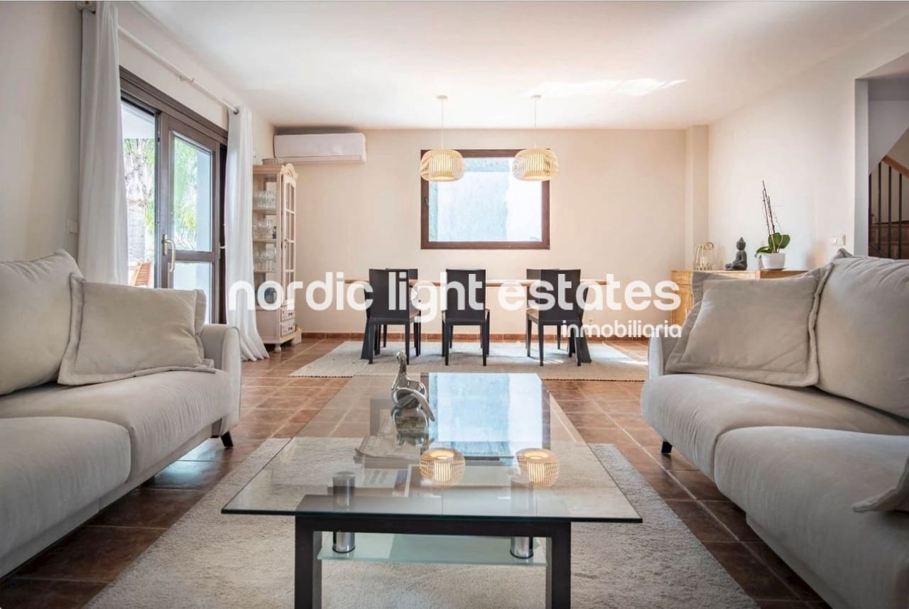 4 bedroom Semi-detached Villa for sale in Estepona with pool garage - € 749,000 (Ref: 10181863)