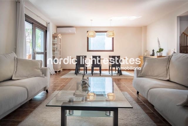 4 bedroom Semi-detached Villa for sale in Estepona with pool garage - € 749,000 (Ref: 10181863)