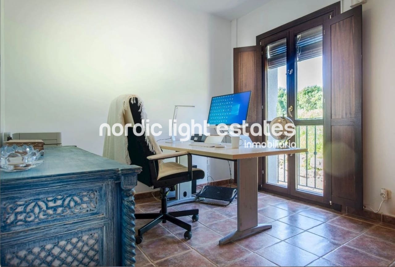 4 bedroom Semi-detached Villa for sale in Estepona with pool garage - € 749,000 (Ref: 10181863)