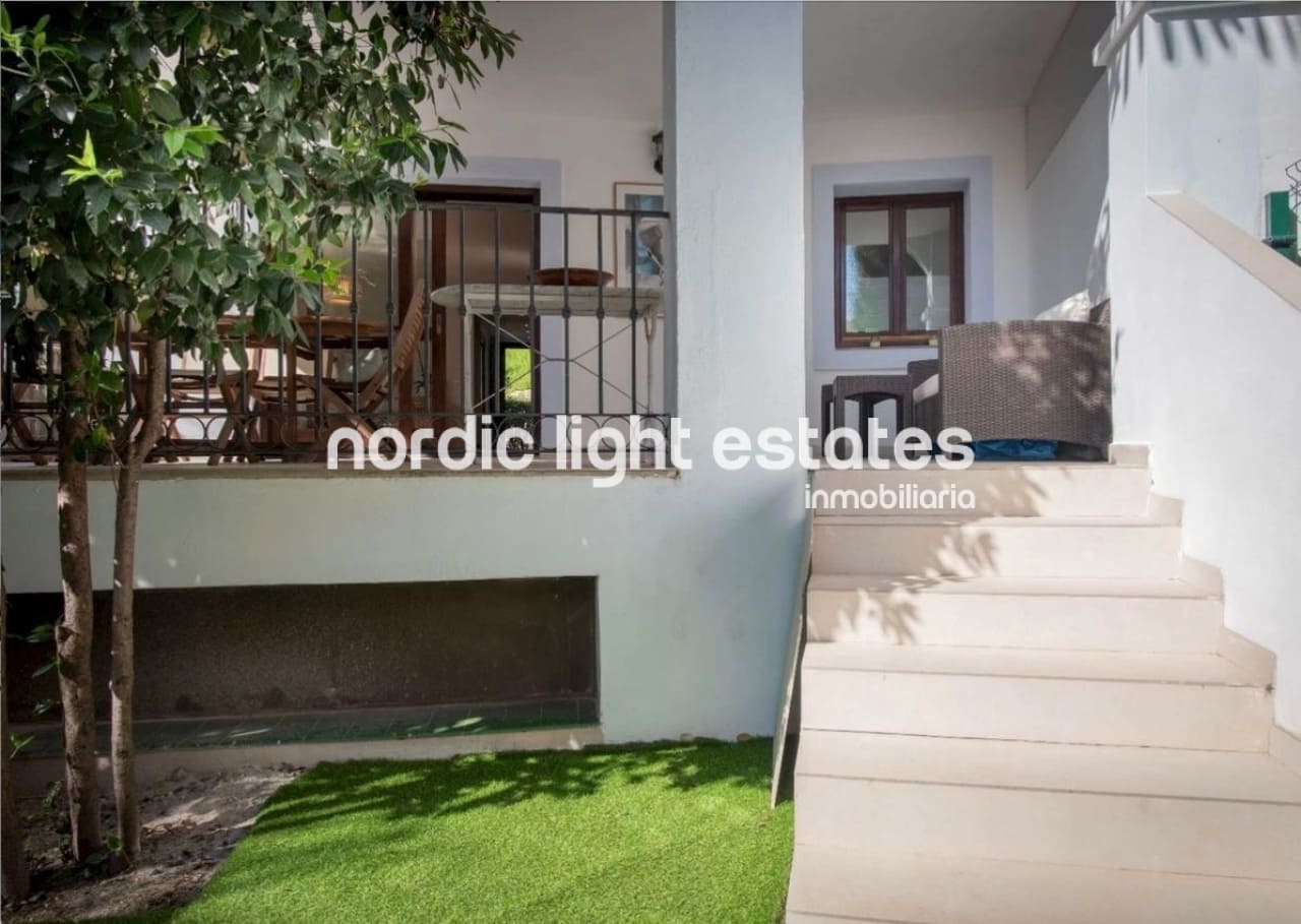 4 bedroom Semi-detached Villa for sale in Estepona with pool garage - € 749,000 (Ref: 10181863)