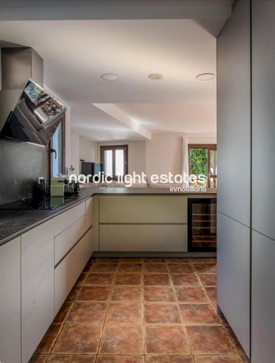 4 bedroom Semi-detached Villa for sale in Estepona with pool garage - € 749,000 (Ref: 10181863)
