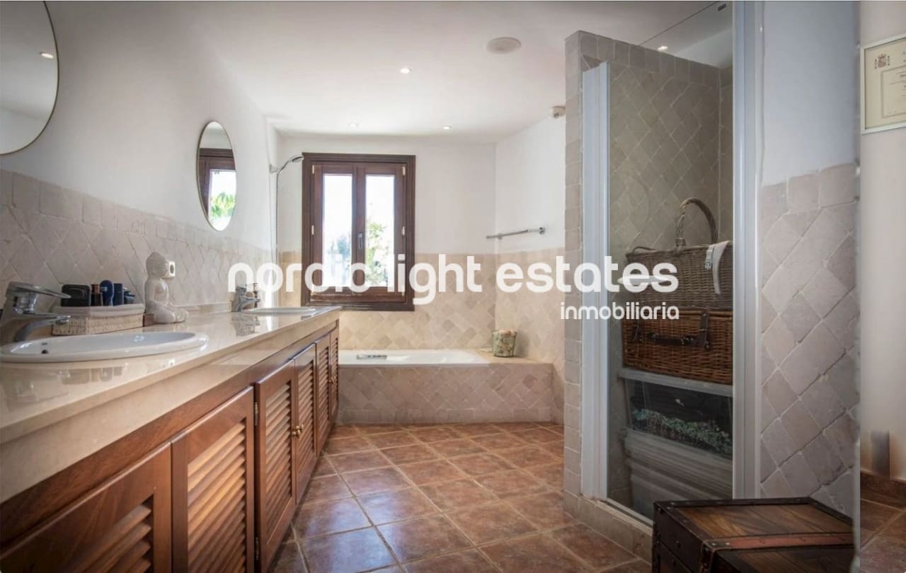 4 bedroom Semi-detached Villa for sale in Estepona with pool garage - € 749,000 (Ref: 10181863)