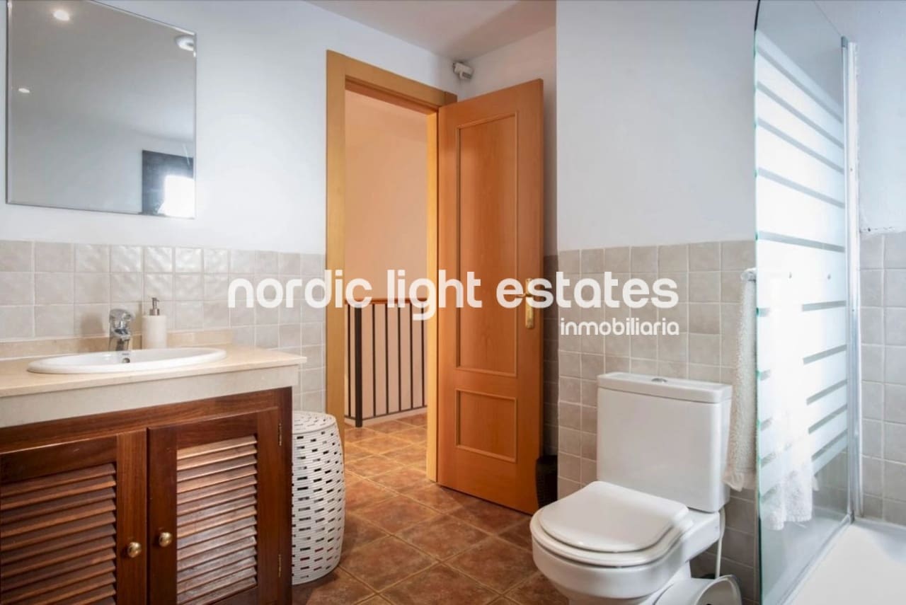 4 bedroom Semi-detached Villa for sale in Estepona with pool garage - € 749,000 (Ref: 10181863)