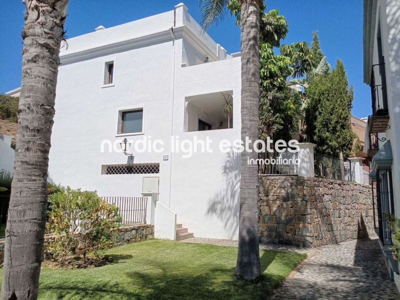4 bedroom Semi-detached Villa for sale in Estepona with pool garage - € 749,000 (Ref: 10181863)