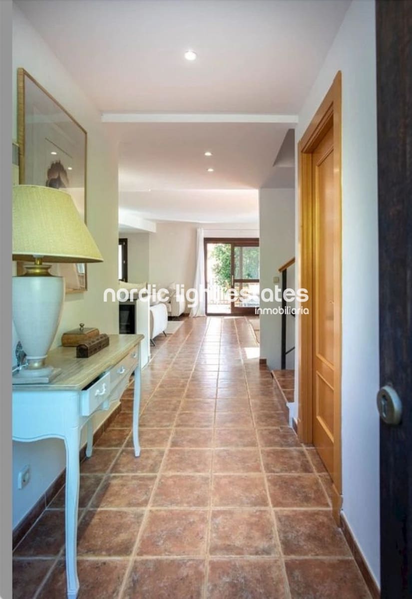 4 bedroom Semi-detached Villa for sale in Estepona with pool garage - € 749,000 (Ref: 10181863)