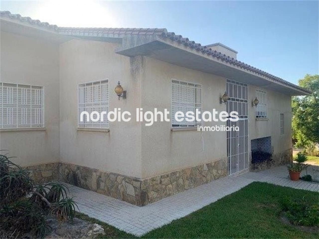 6 bedroom Villa for sale in Nerja with pool garage - € 690,000 (Ref: 5711912)