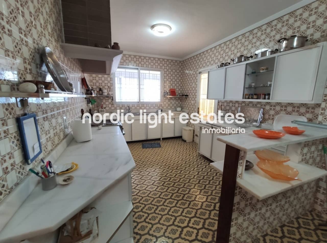 6 bedroom Villa for sale in Nerja with pool garage - € 690,000 (Ref: 5711912)