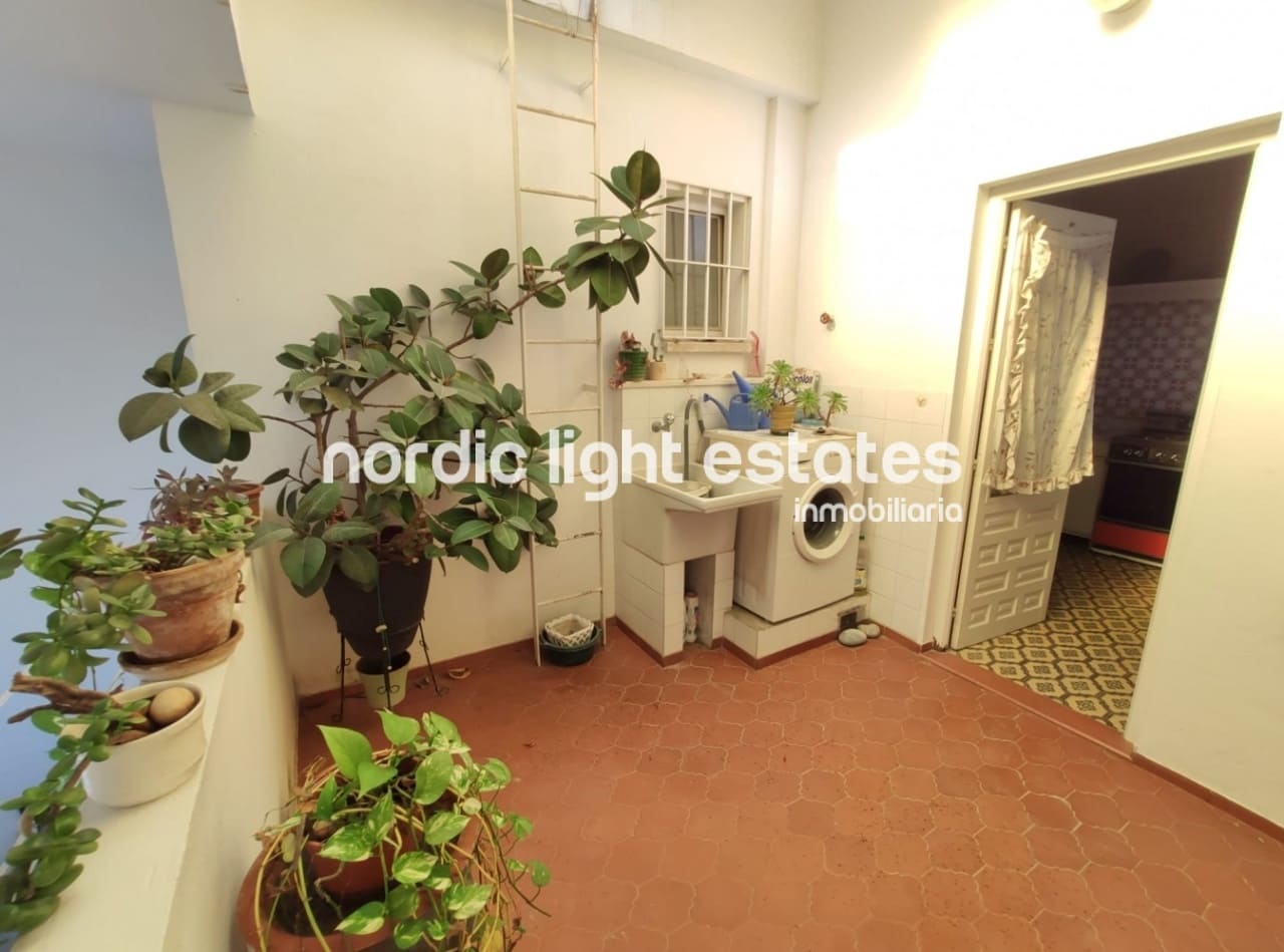 6 bedroom Villa for sale in Nerja with pool garage - € 690,000 (Ref: 5711912)