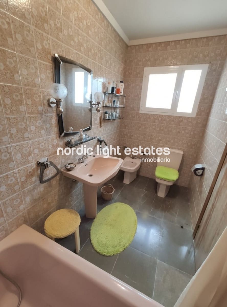 6 makuuhuone Huvila myytävänä paikassa Nerja mukana uima-altaan 
autotalli - 650 000 € (Ref: 5711912)