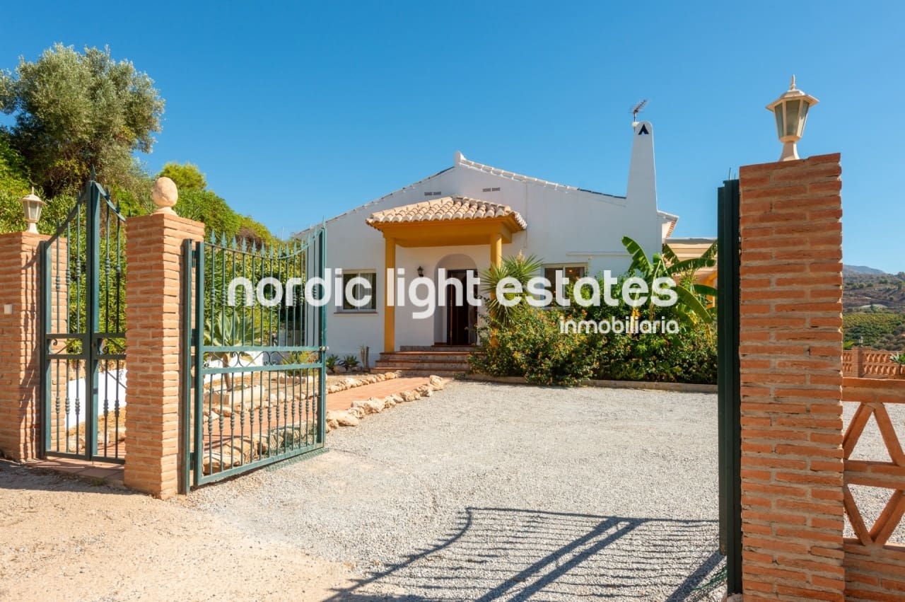 3 soveværelse Villa til leje i Frigiliana med swimmingpool garage - € 1.500 (Ref: 5718165)