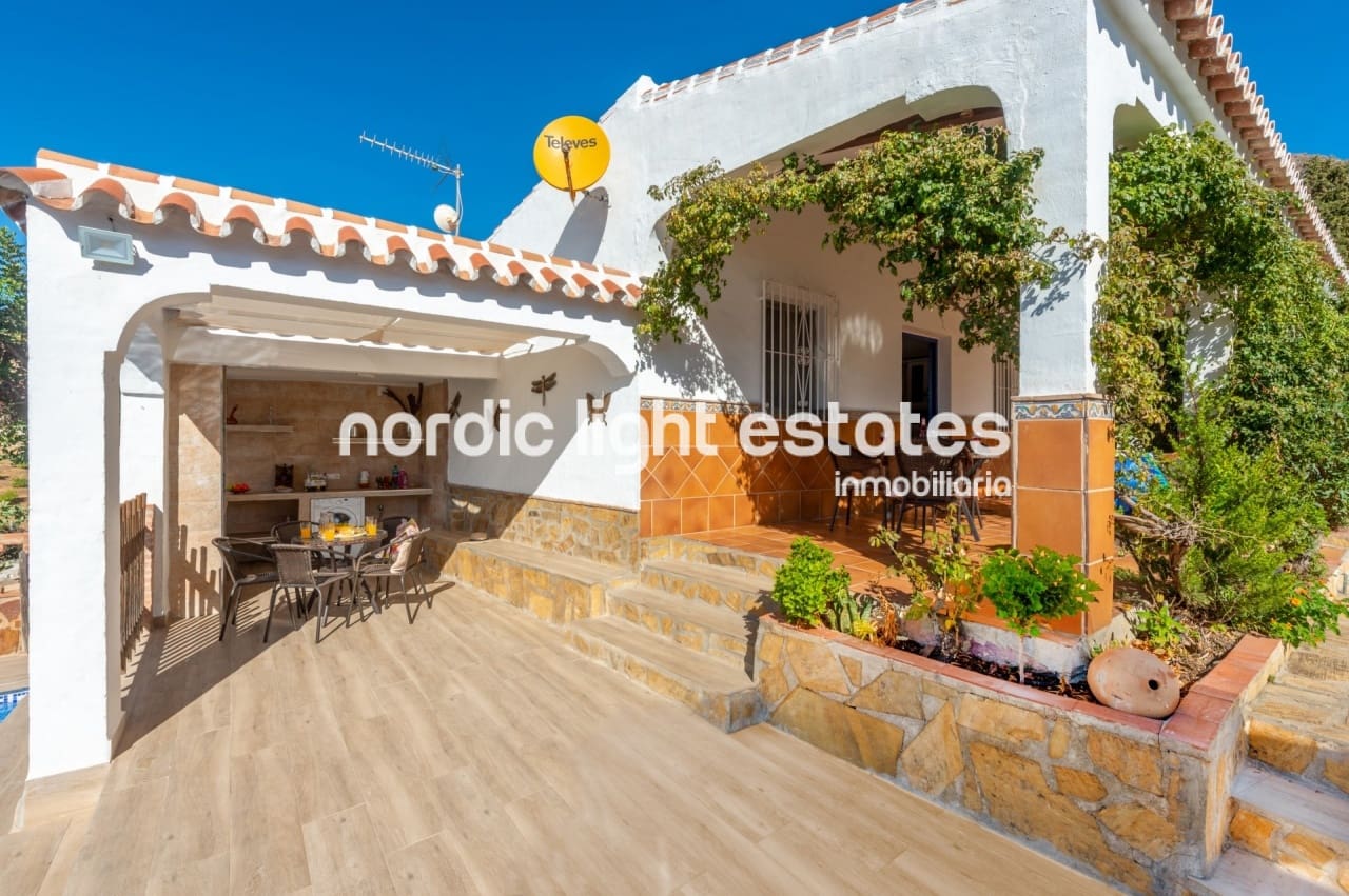 3 soveværelse Villa til leje i Frigiliana med swimmingpool garage - € 1.350 (Ref: 5718166)