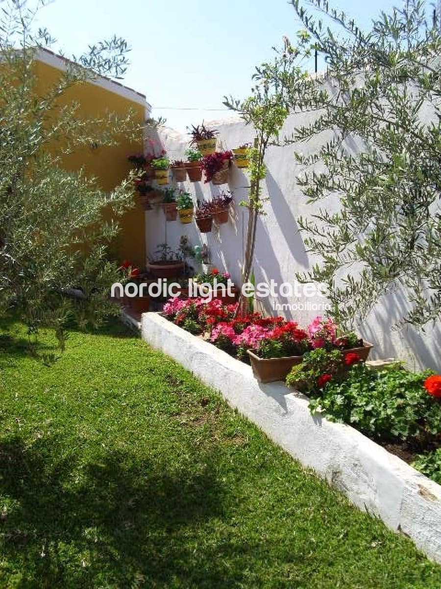 4 soverom Villa til leie i Nerja med svømmebasseng garasje - € 1 800 (Ref: 5718169)