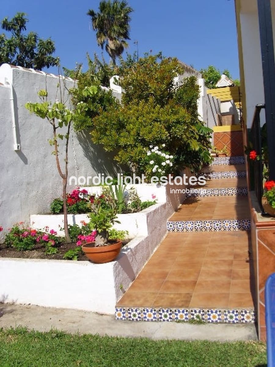 4 soverom Villa til leie i Nerja med svømmebasseng garasje - € 1 800 (Ref: 5718169)