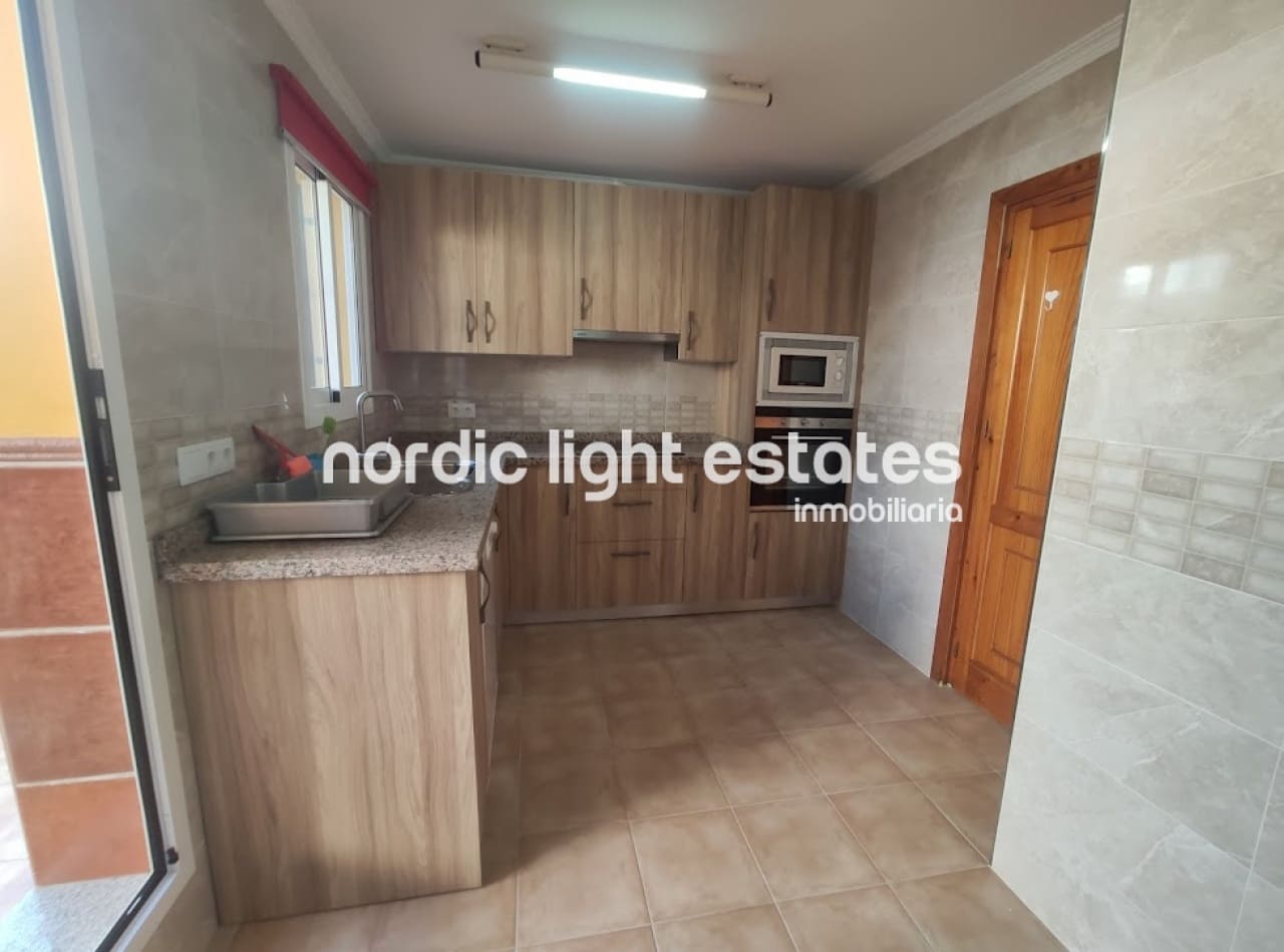 4 soverom Villa til leie i Nerja med svømmebasseng garasje - € 1 800 (Ref: 5718169)