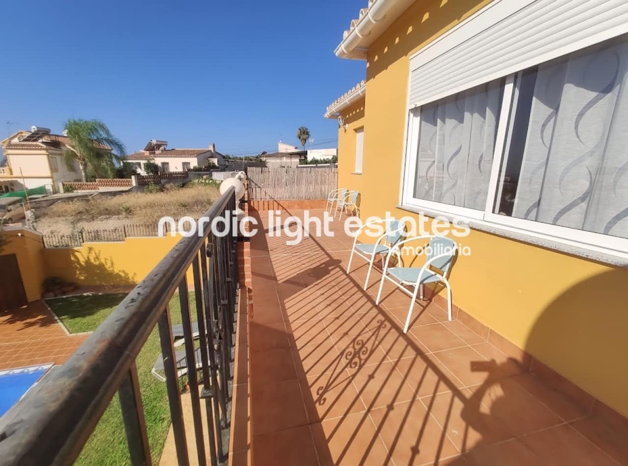 4 soverom Villa til leie i Nerja med svømmebasseng garasje - € 1 800 (Ref: 5718169)