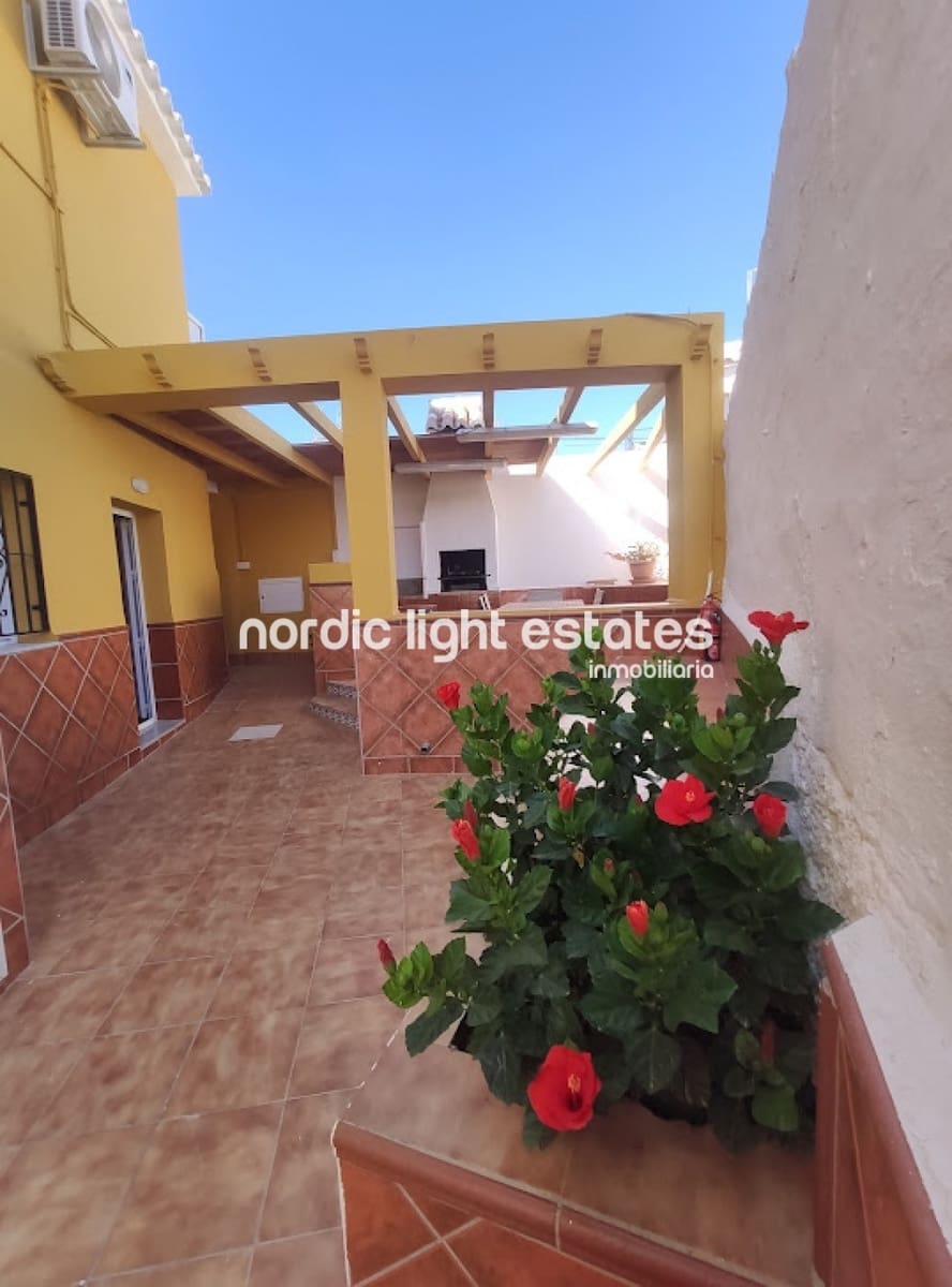 4 soverom Villa til leie i Nerja med svømmebasseng garasje - € 1 800 (Ref: 5718169)