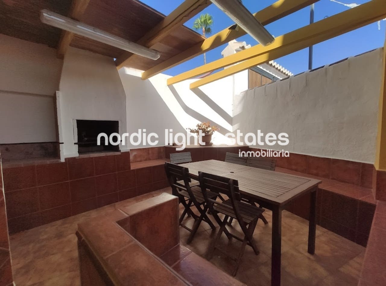 4 soverom Villa til leie i Nerja med svømmebasseng garasje - € 1 800 (Ref: 5718169)