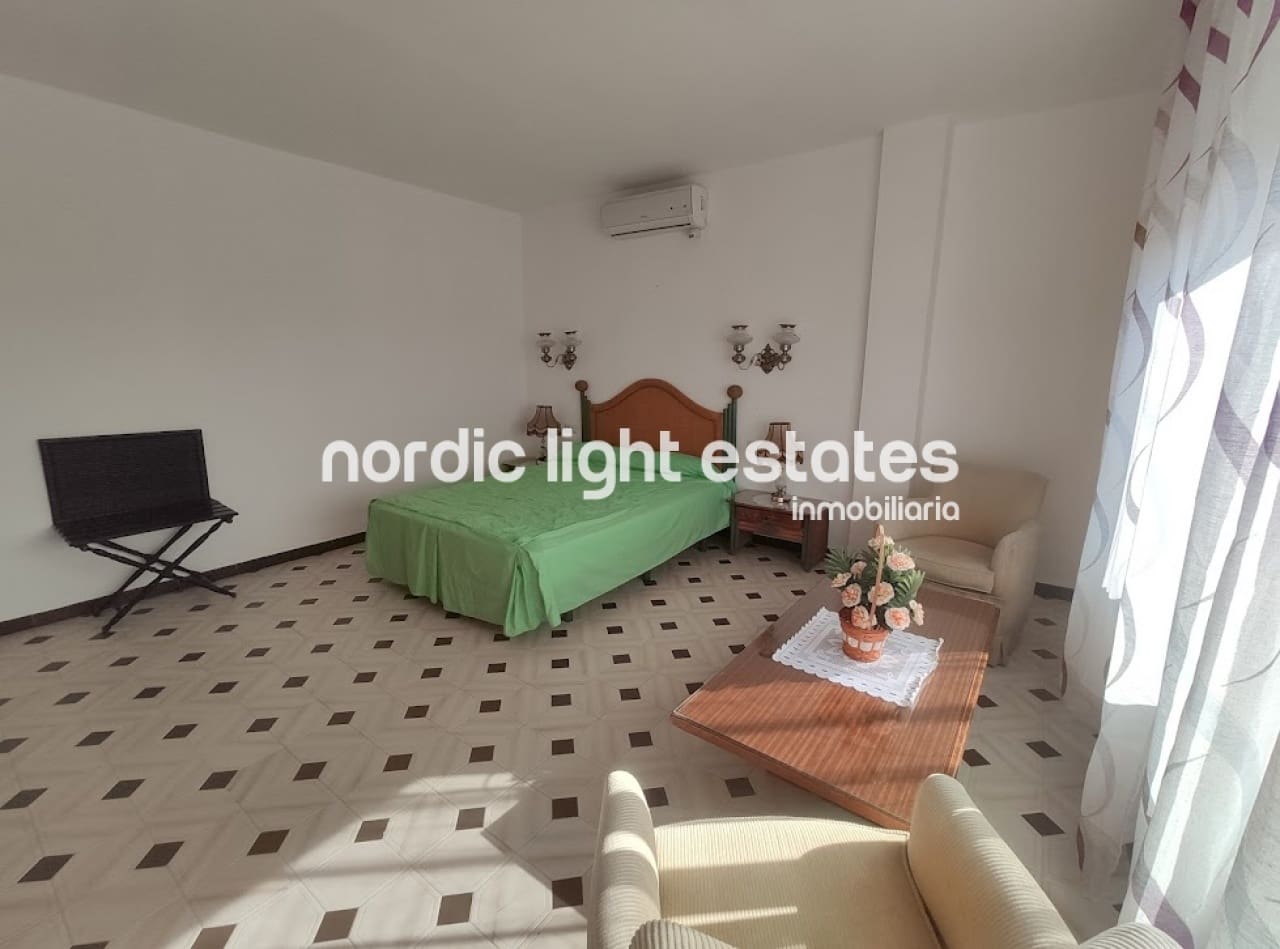 4 soverom Villa til leie i Nerja med svømmebasseng garasje - € 1 800 (Ref: 5718169)