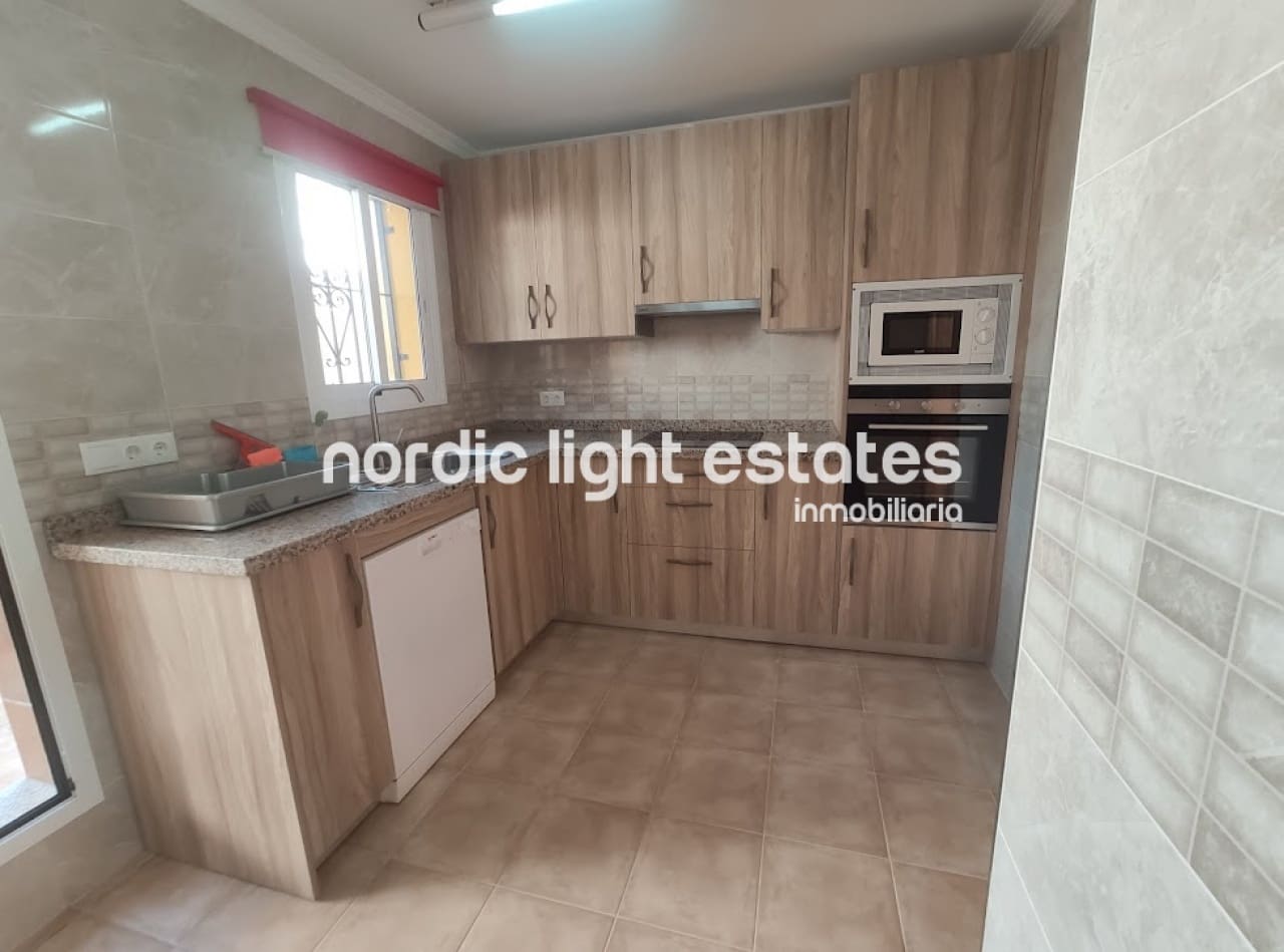 4 soverom Villa til leie i Nerja med svømmebasseng garasje - € 1 800 (Ref: 5718169)