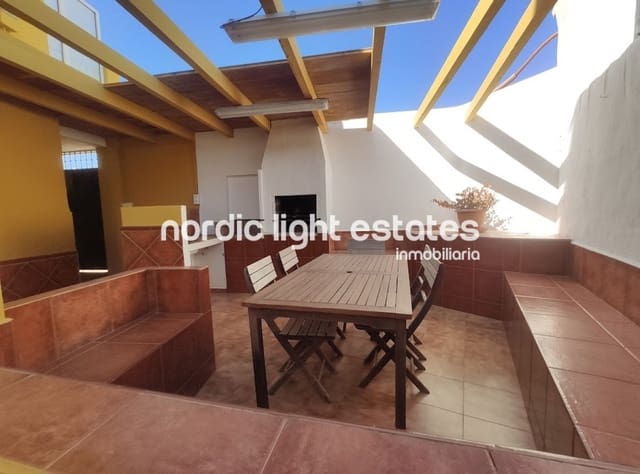 4 soverom Villa til leie i Nerja med svømmebasseng garasje - € 1 800 (Ref: 5718169)