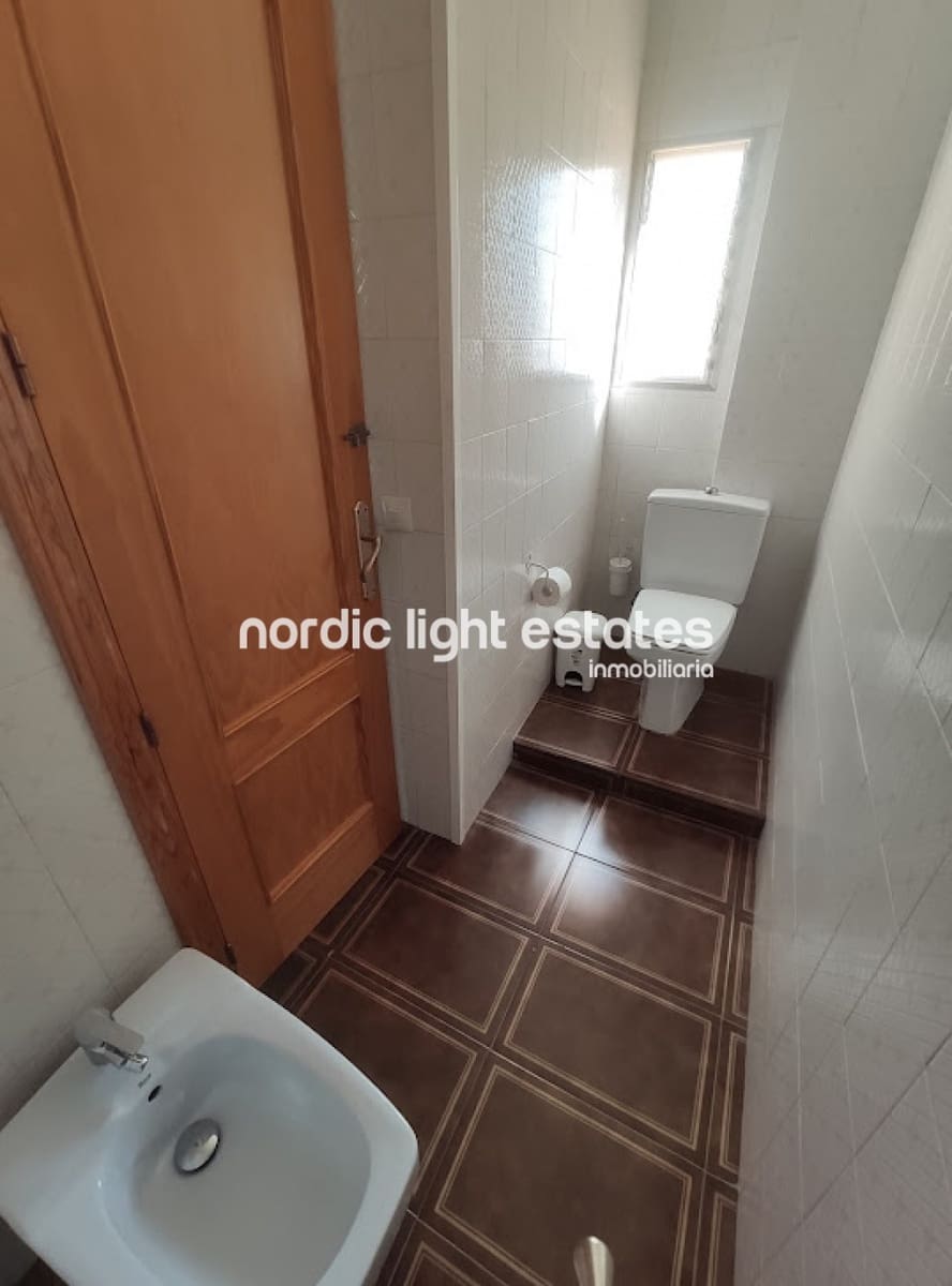 4 soverom Villa til leie i Nerja med svømmebasseng garasje - € 1 800 (Ref: 5718169)