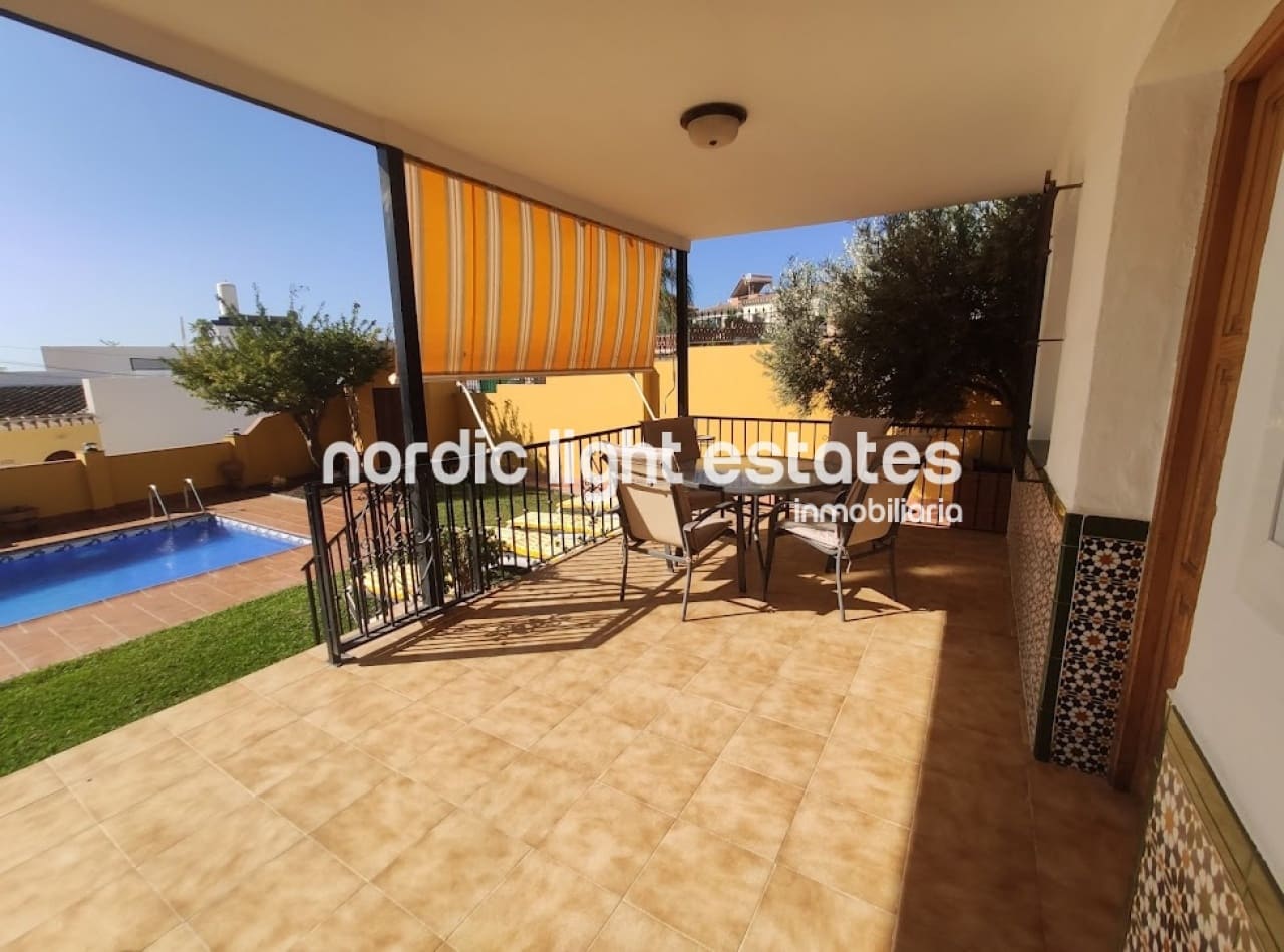 4 soverom Villa til leie i Nerja med svømmebasseng garasje - € 1 800 (Ref: 5718169)