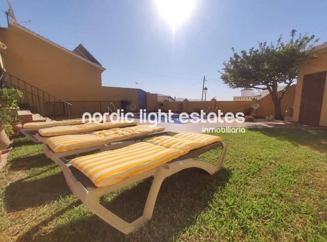 4 soverom Villa til leie i Nerja med svømmebasseng garasje - € 1 800 (Ref: 5718169)