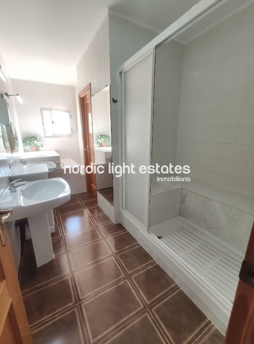 4 soverom Villa til leie i Nerja med svømmebasseng garasje - € 1 800 (Ref: 5718169)