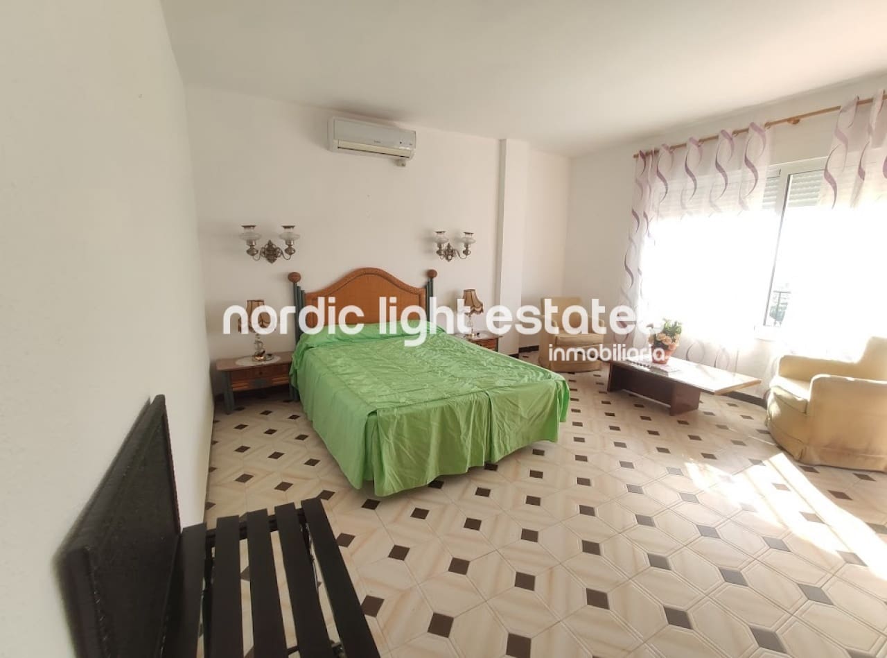 4 soverom Villa til leie i Nerja med svømmebasseng garasje - € 1 800 (Ref: 5718169)