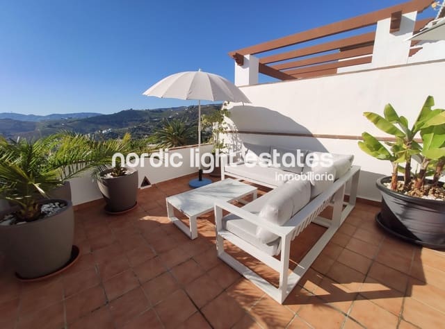 3 quarto Penthouse para arrendar em Frigiliana com piscina - 1 400 € (Ref: 5807931)