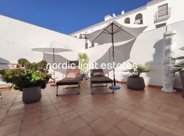 3 quarto Penthouse para arrendar em Frigiliana com piscina - 1 400 € (Ref: 5807931)