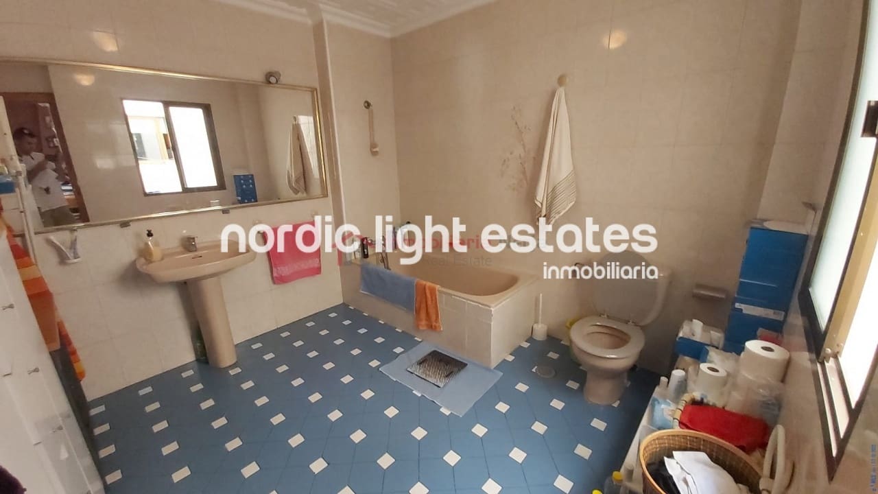 6 quarto Moradia Geminada para venda em Nerja com garagem - 693 000 € (Ref: 7167718)